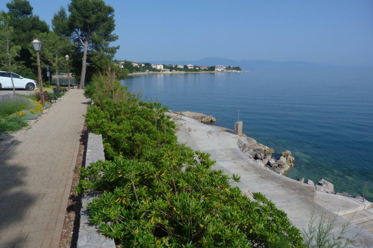 Apartments Monja & Dadi, Malinska, Vantacici Luaran gambar