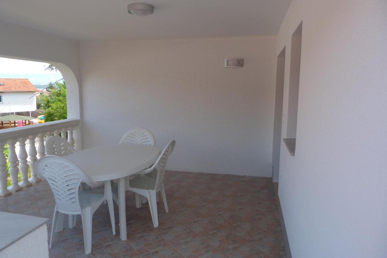 Apartments Monja & Dadi, Malinska, Vantacici Luaran gambar
